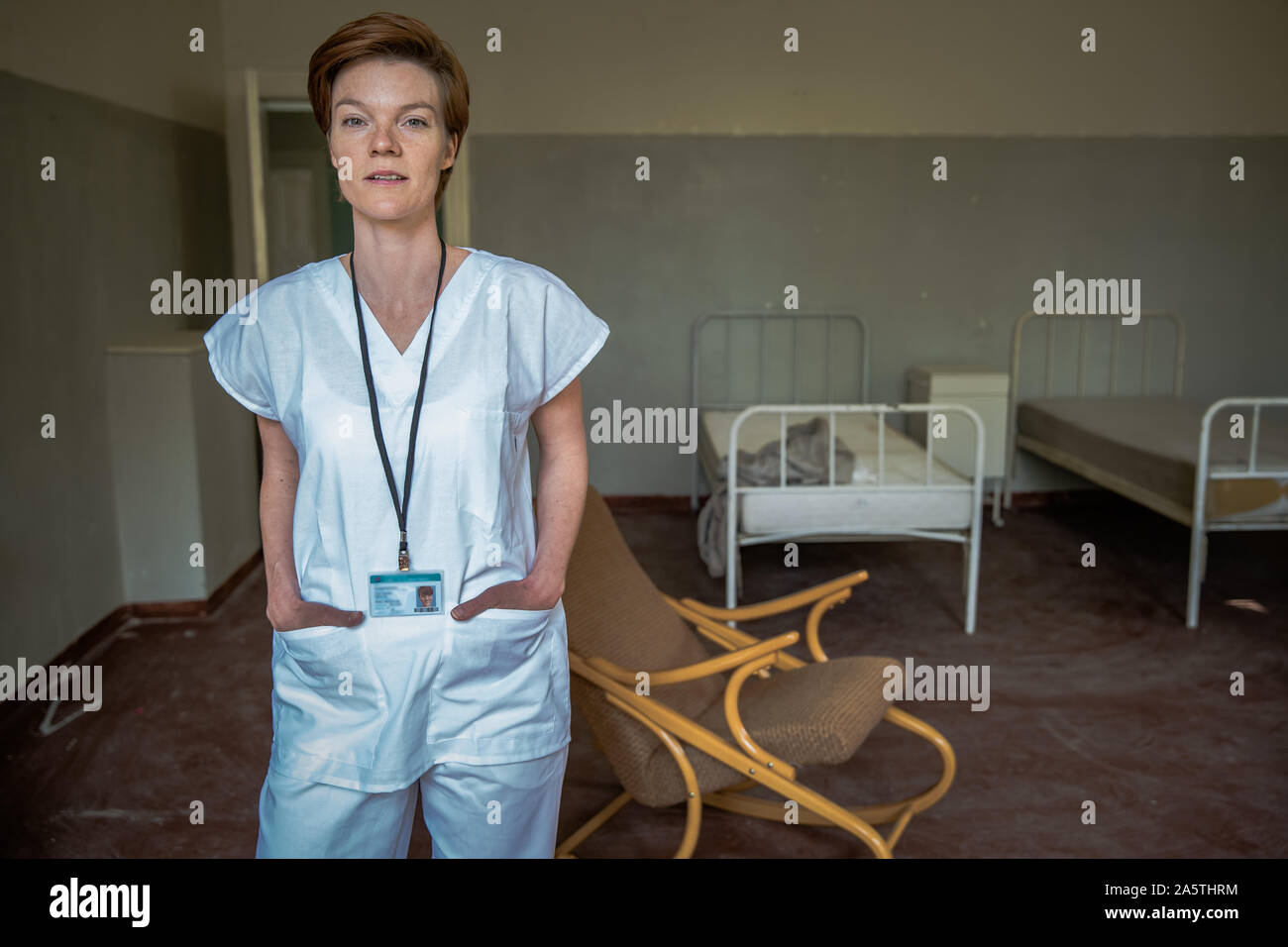 An old clinic with poor patient conditions. Neglected hygiene, field conditions. psychiatric hospital Stock Photo