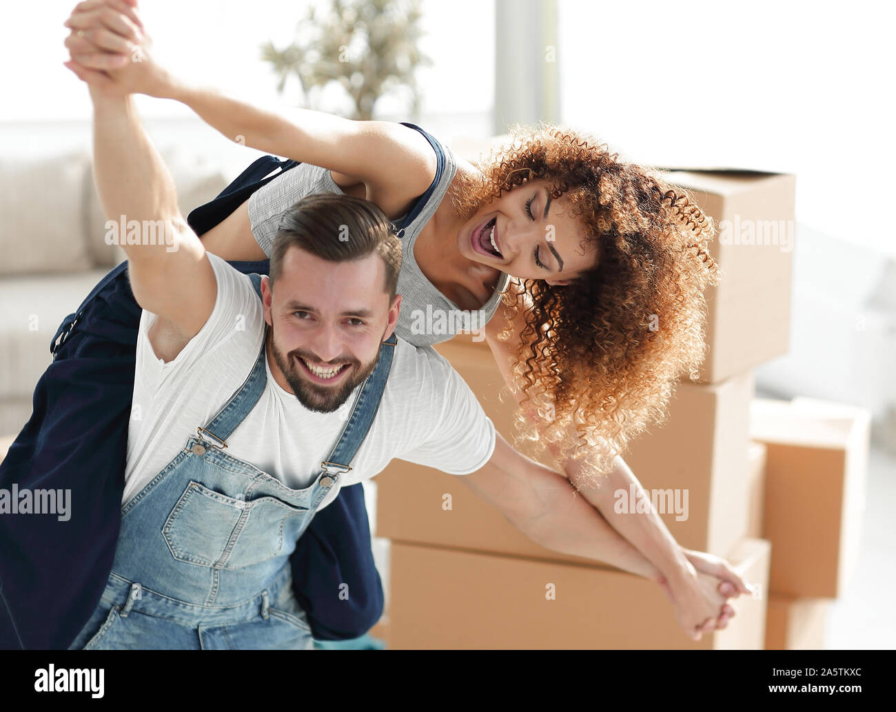 Happy married couple in a new house Stock Photo - Alamy