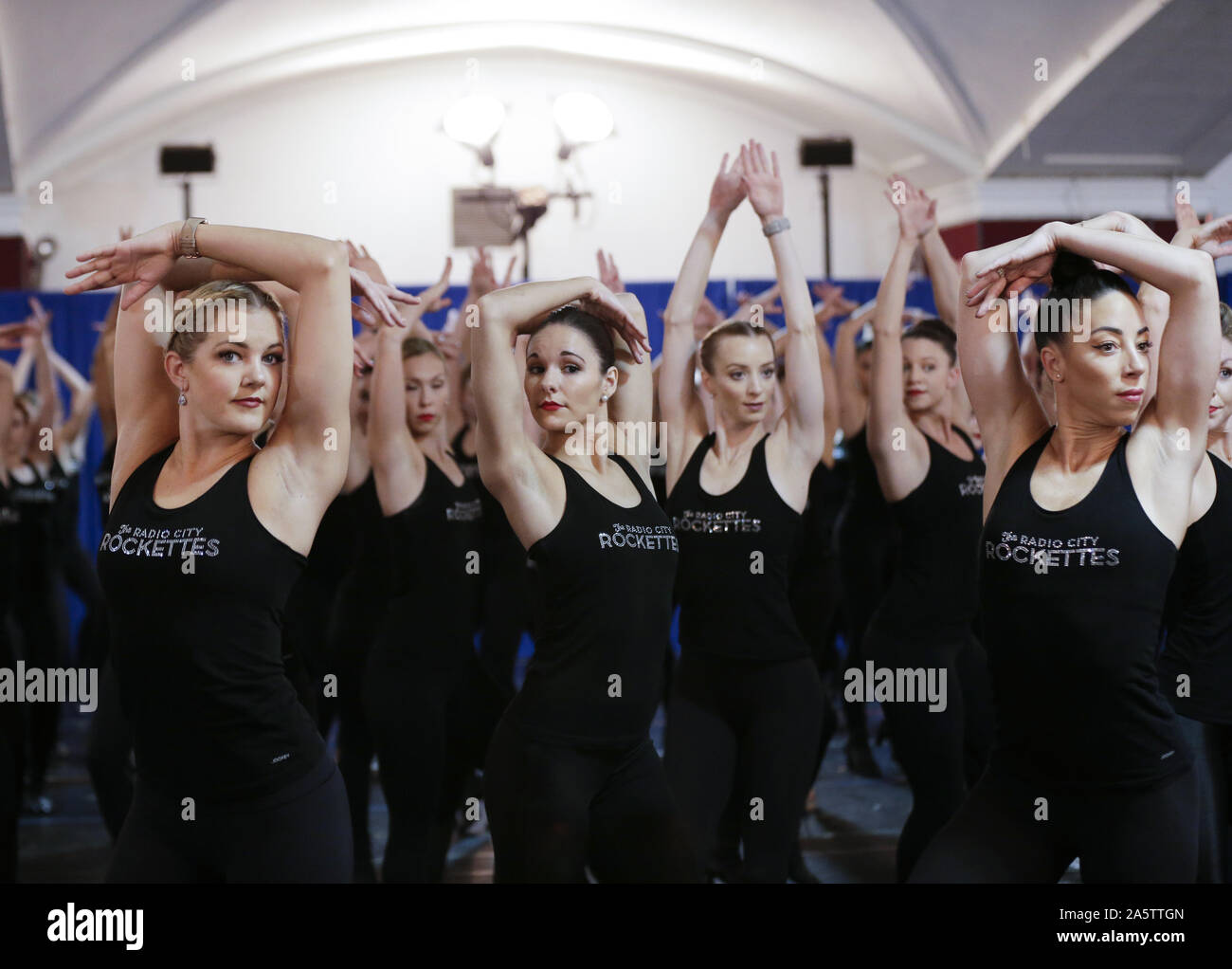 Kickline Stock Photos & Kickline Stock Images - Alamy