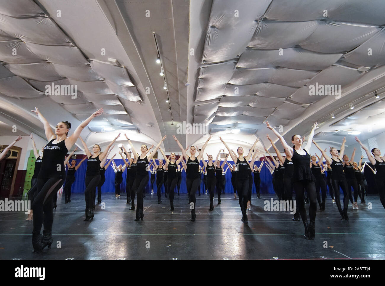 Kickline Stock Photos & Kickline Stock Images - Alamy