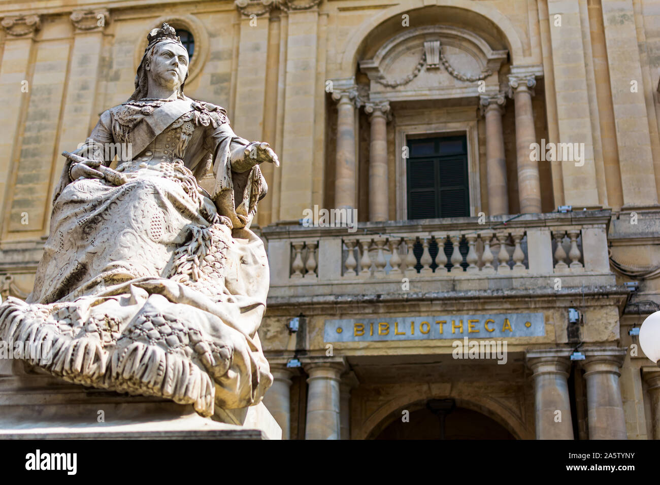 Statue of Queen Victoria, wearing a shawl of Maltese lace, in front of