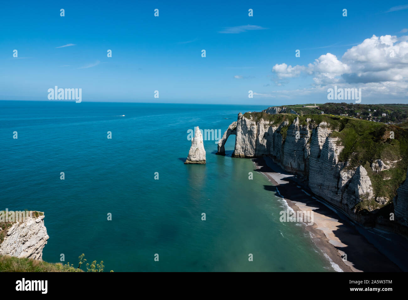 The Chalk Cliffs at Etretat Stock Photo Alamy