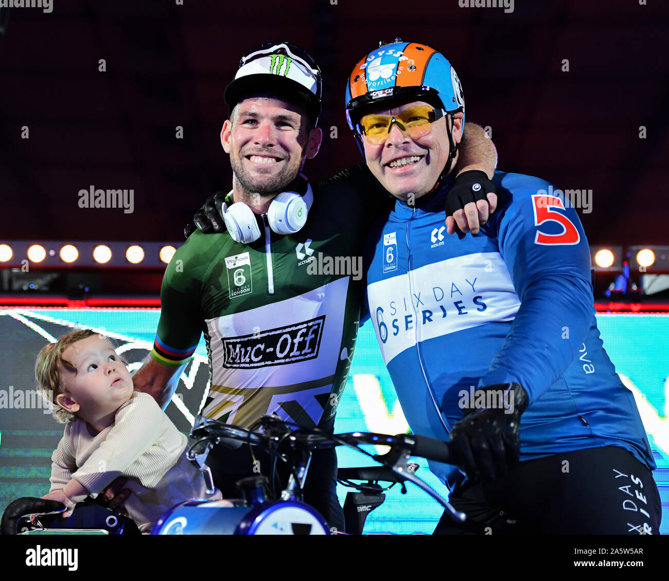 LONDON, UNITED KINGDOM. 22th Oct, 2019. Mark Cavendish celebrates with his daughter after winning the 40 Lap Derny race during Day 1 of Six Day London 2019 at Lee Valley VeloPark on Tuesday, October 22, 2019 in LONDON, UNITED KINGDOM. Credit: Taka G Wu/Alamy Live News Stock Photo