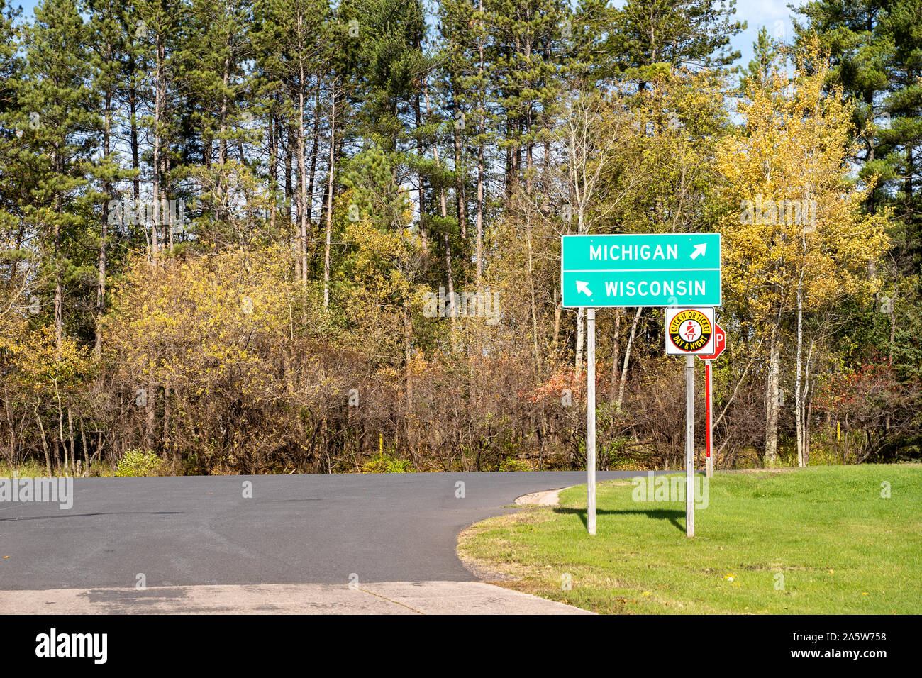 Ironwood, Michigan - October 18, 2019: Sign for drivers to chose which direction to go - Michigan or Wisconsin state Stock Photo