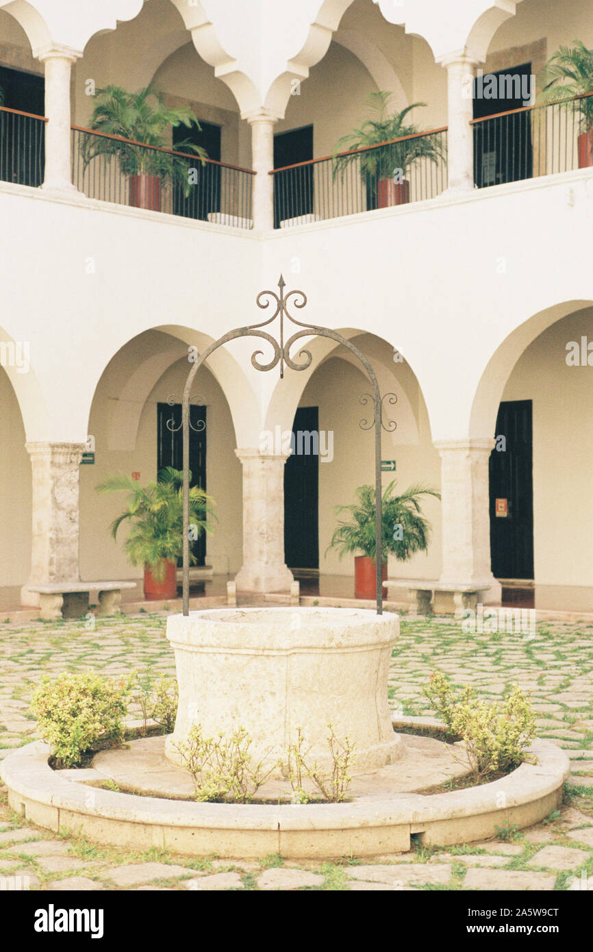 Architectural detail of building belonging to the Universidad Autonoma de Yucatan (UADY) -Yucatan State University-, in Merida, Yucatan, Mexico. Stock Photo