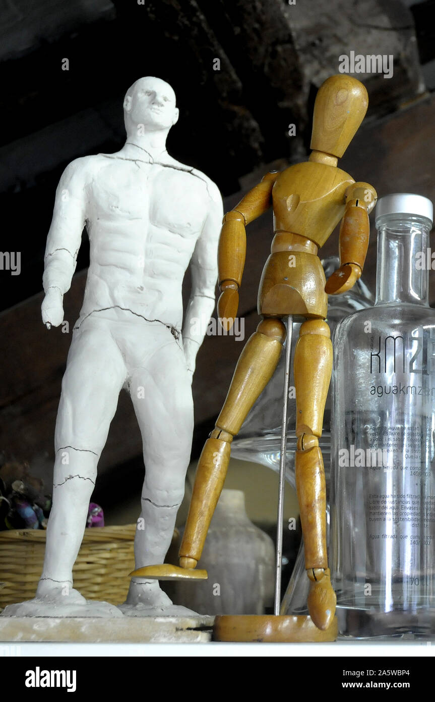 articulated figure, wooden, articulated figure for drawing, musthave tool for draftsman