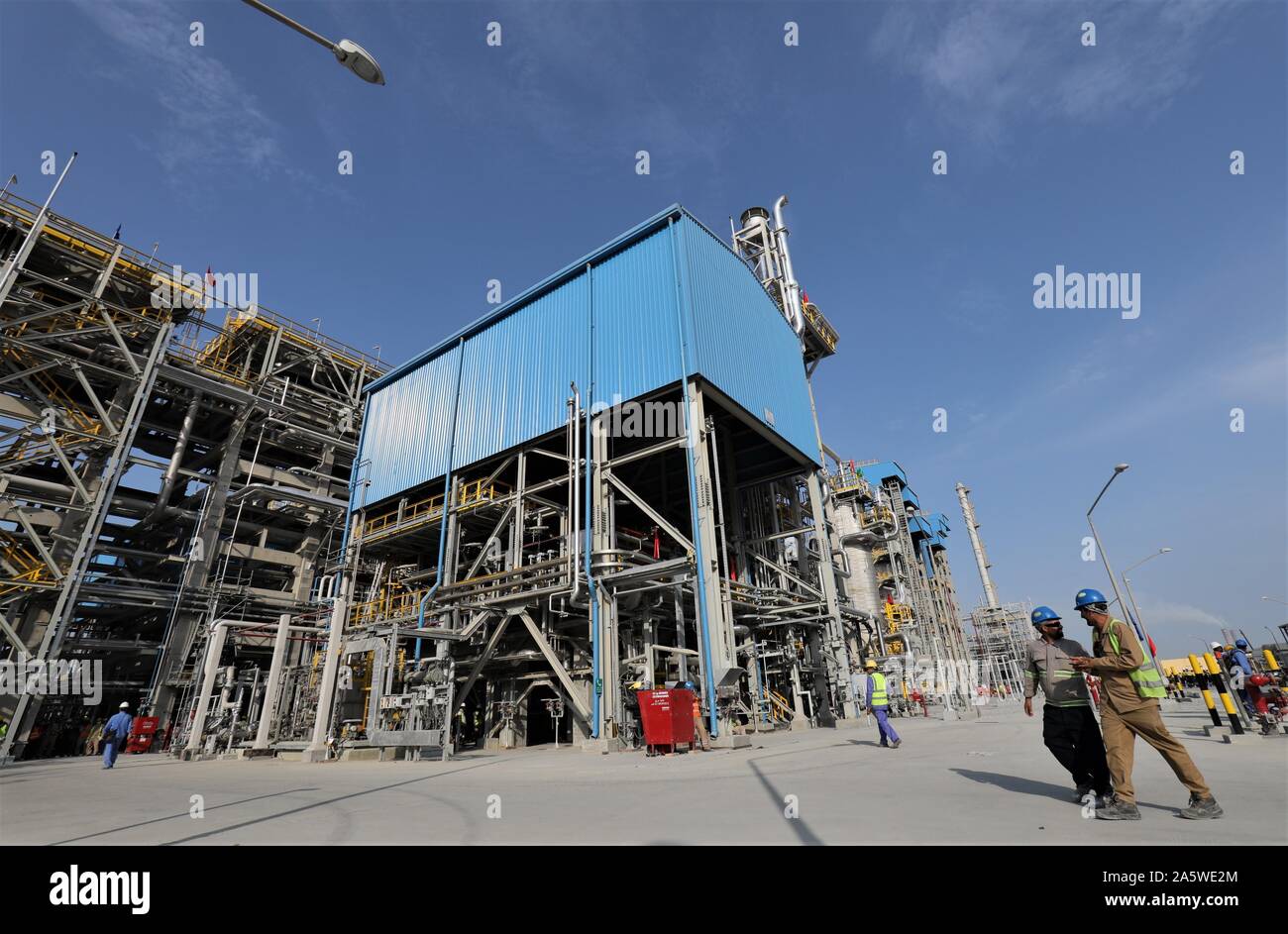 Al Ahmadi, Kuwait. 22nd Oct, 2019. Workers walk on the construction