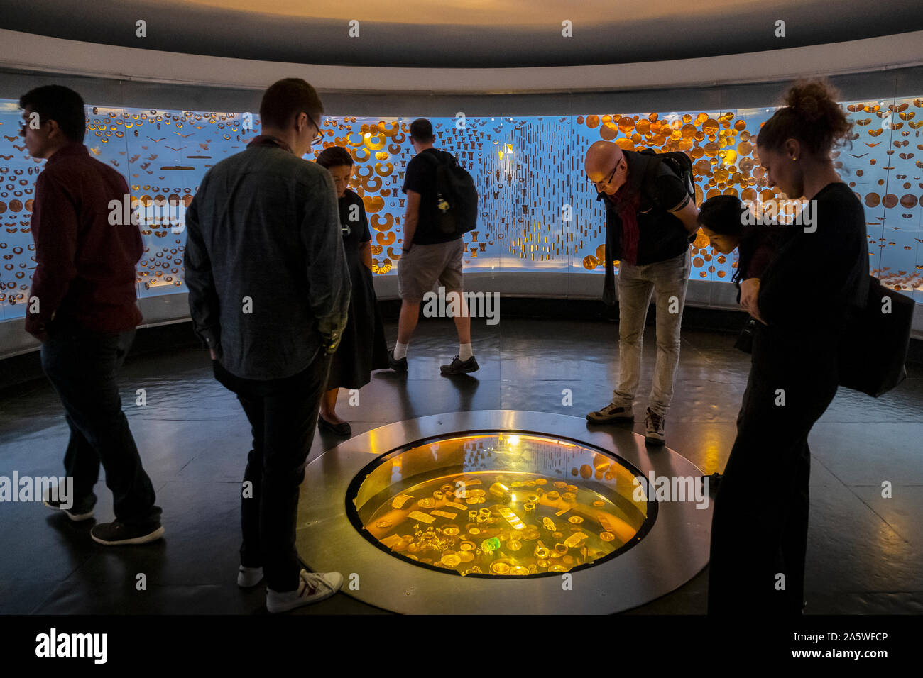 Visitors, Offering room, sala de la ofrenda, Gold artifacts on display, Gold museum, Museo del Oro, Bogota, Colombia, America Stock Photo