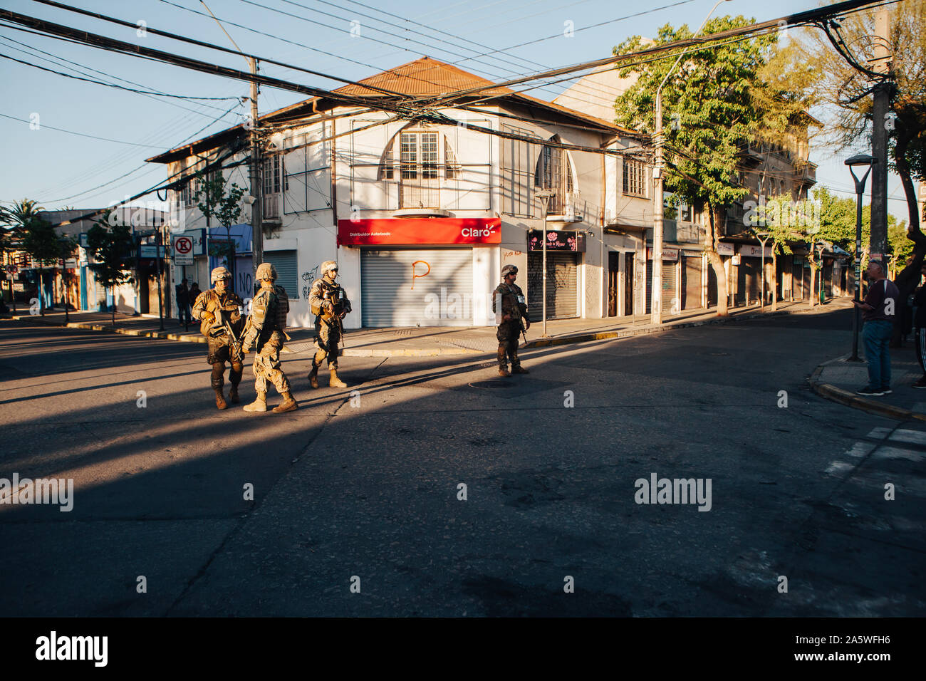 QUILPUÉ, CHILE - OCTOBER 20, 2019 - Military take the streets under the State of Emergency during protests of the 'Evade' movement against the governm Stock Photo