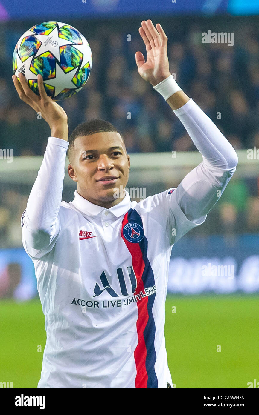 Brugge, Belgium. 22nd Oct, 2019. BRUGGE, Jan Breydel Stadium, 22-10-2019,  season 2019/2020, UEFA Champions League. final result 0-5, Paris Saint  Germain player Kylian Mbappe celebrating the victory after the game after  scoring