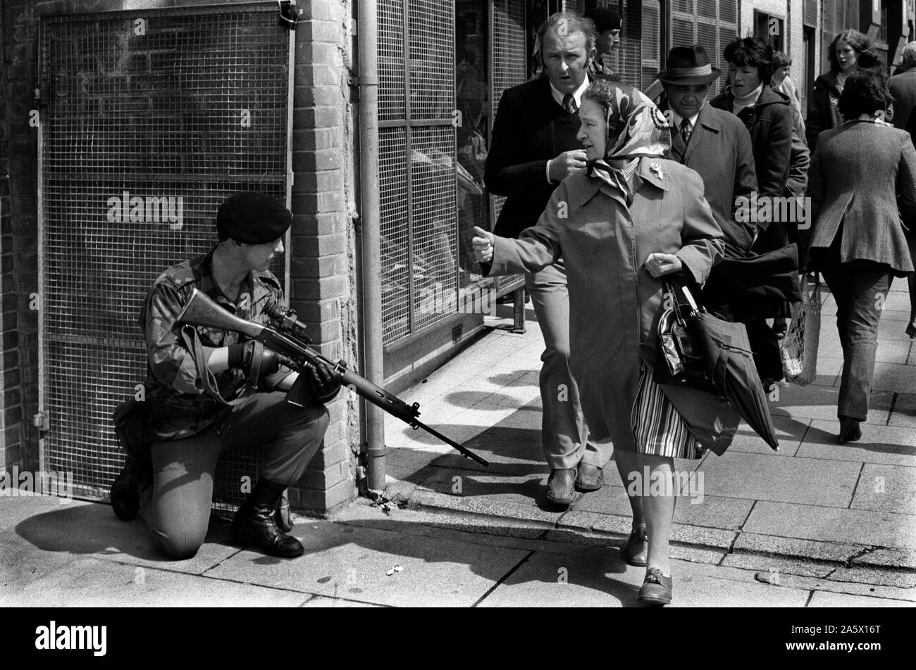 British soldiers The Troubles 1970s, on patrol in Derry city centre Northern Ireland Londonderry. people out shopping daily life  1979 70s UK HOMER SYKES Stock Photo