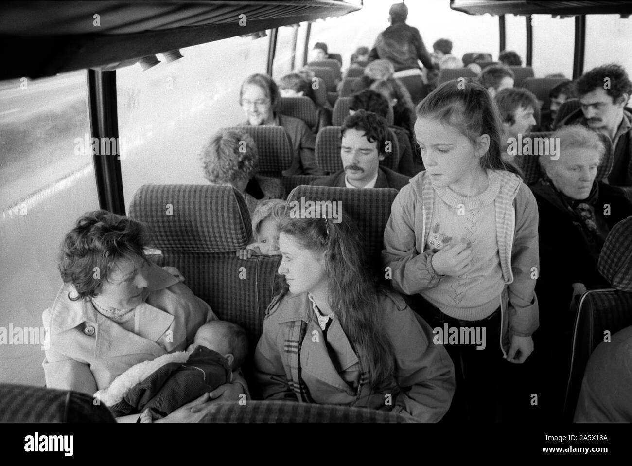 The Troubles 1980s Derry Northern Ireland Londonderry 1983.  Catholic families on coach to visit relatives on remand and are imprisoned in the Crumlin Road prison jail Belfast 80s UK HOMER SYKES Stock Photo
