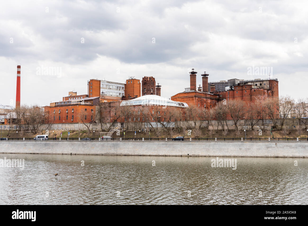 Factory and industrial center and river hi-res stock photography and ...