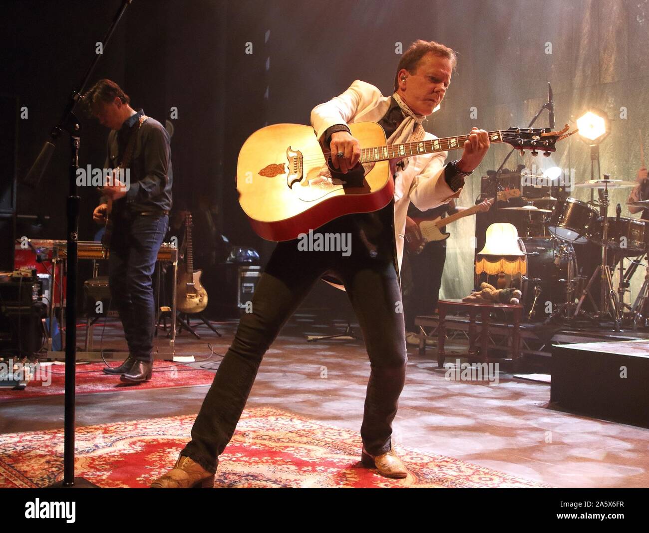 London, UK. 22nd Oct, 2019. Hollywood actor Kiefer Sutherland performs