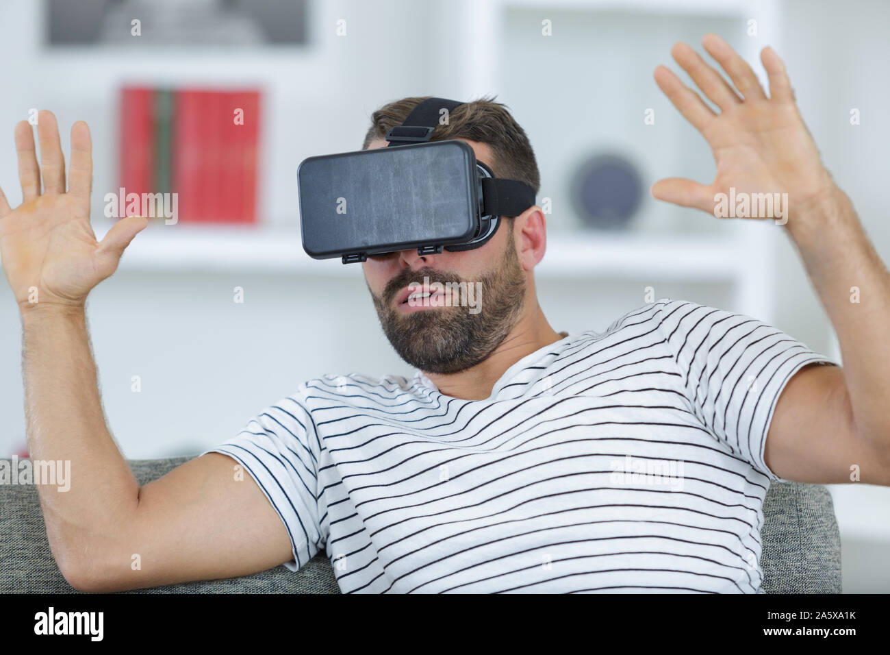 Virtual reality retail hi-res stock photography and images - Alamy