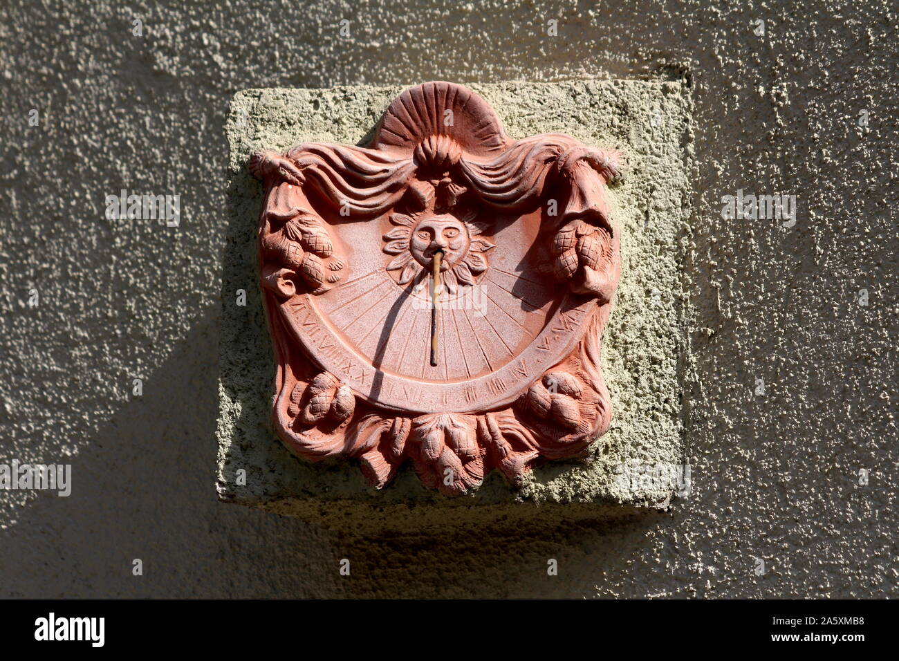 Wall mounted vintage clock hi-res stock photography and images - Alamy