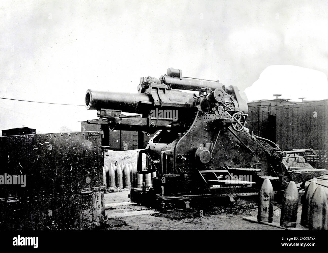 Types of howitzers used in A.E.F ca. 19161921 Stock Photo Alamy