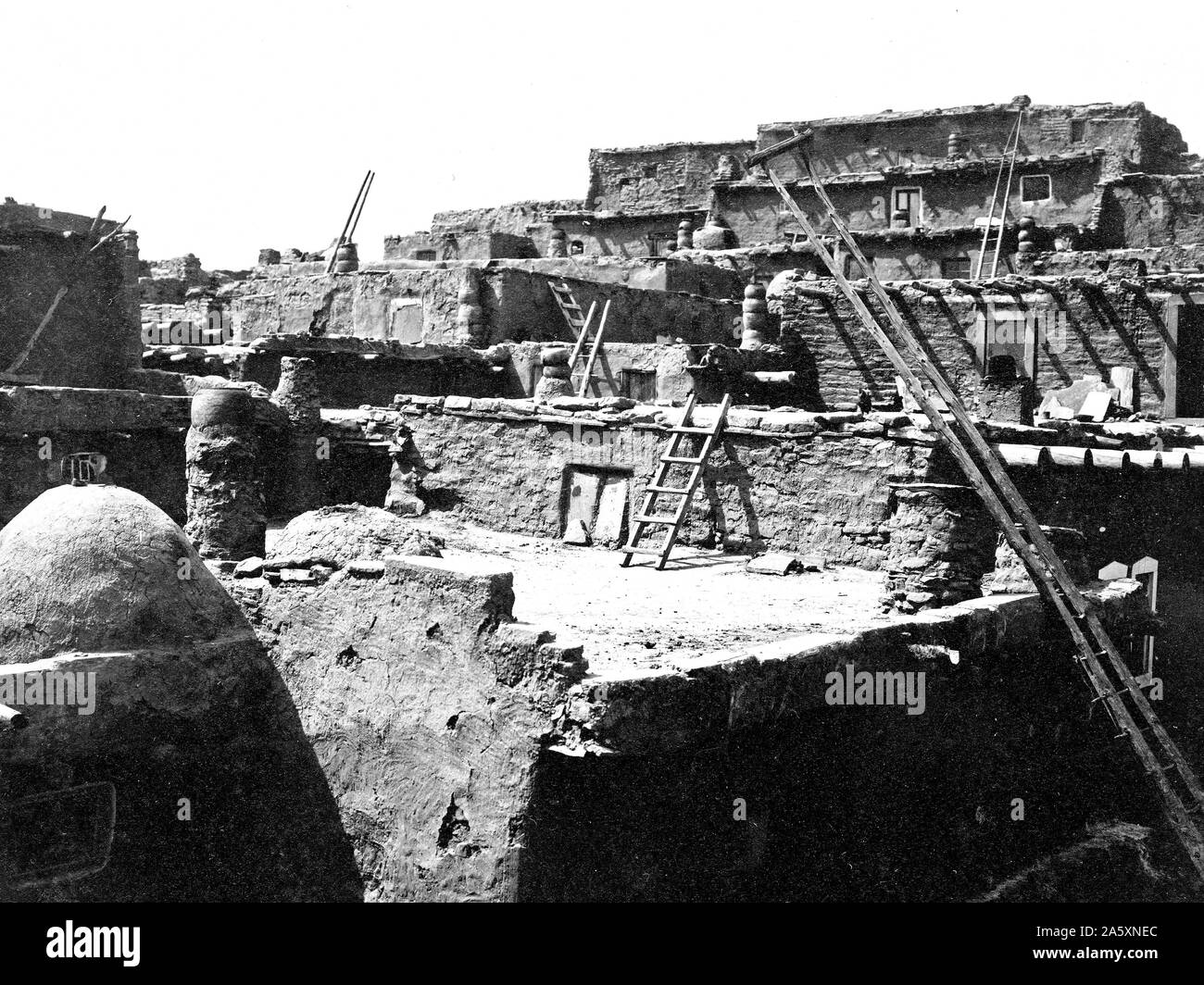 Adobe houses for zuni indians Black and White Stock Photos & Images Alamy