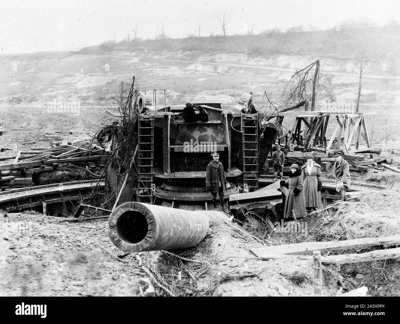 'LITTLE BERTHA' USED BY GERMANS to shell Amiens. This gun was captured by Canadians, has a fifteen inch bore, and is forty-six feet long. Near Bray, Somme, France ca. 1/20/1919 Stock Photo