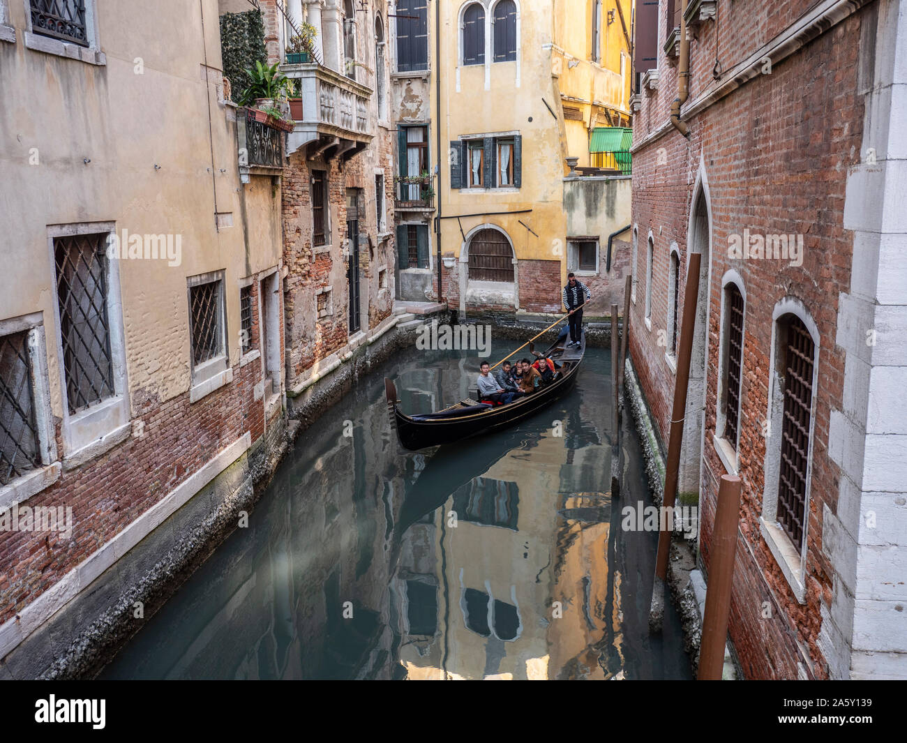 Venice gondolas hi-res stock photography and images - Alamy