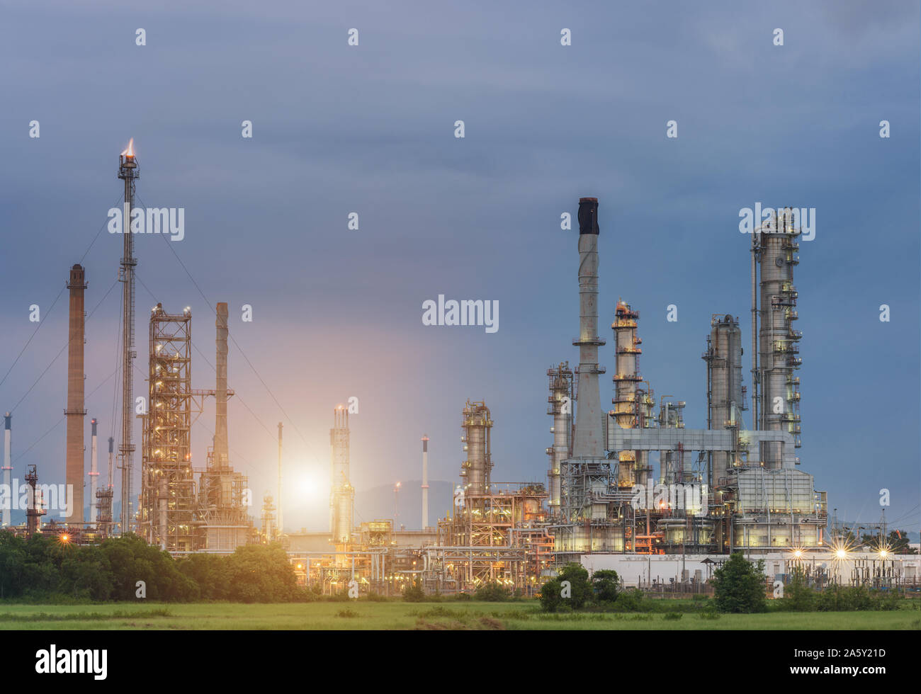 Oil Refinery factory Petroleum at twilight sunset, petrochemical plant ...