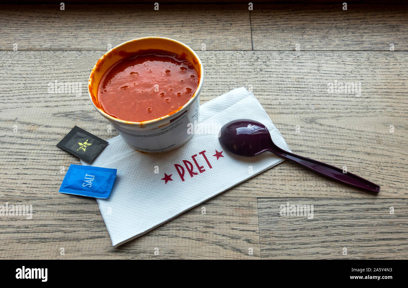 A small takeaway container of tomato soup from Pret A Manger Stock Photo
