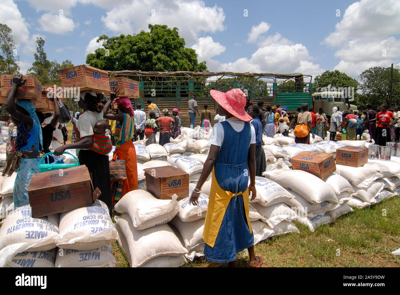 UGANDA, Kitgum , World Food Programme, distribution of EU aid maize and