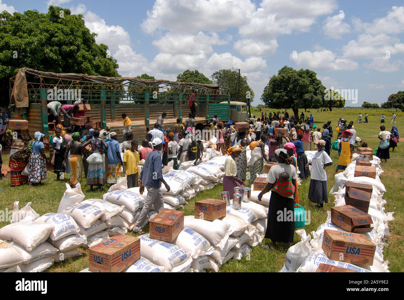 UGANDA, Kitgum , World Food Programme, distribution of EU aid maize and ...