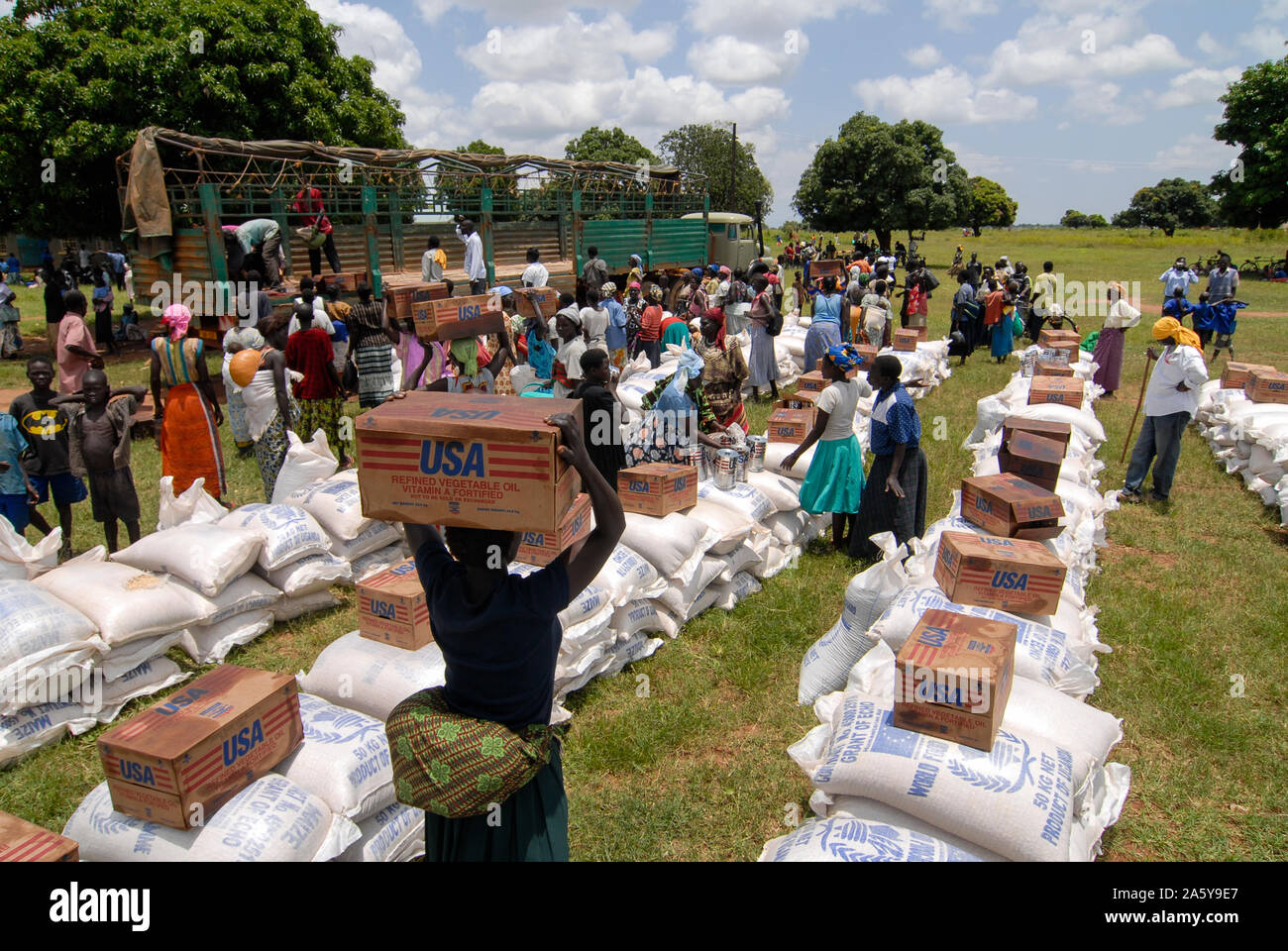 UGANDA, Kitgum , World Food Programme, distribution of EU aid maize and