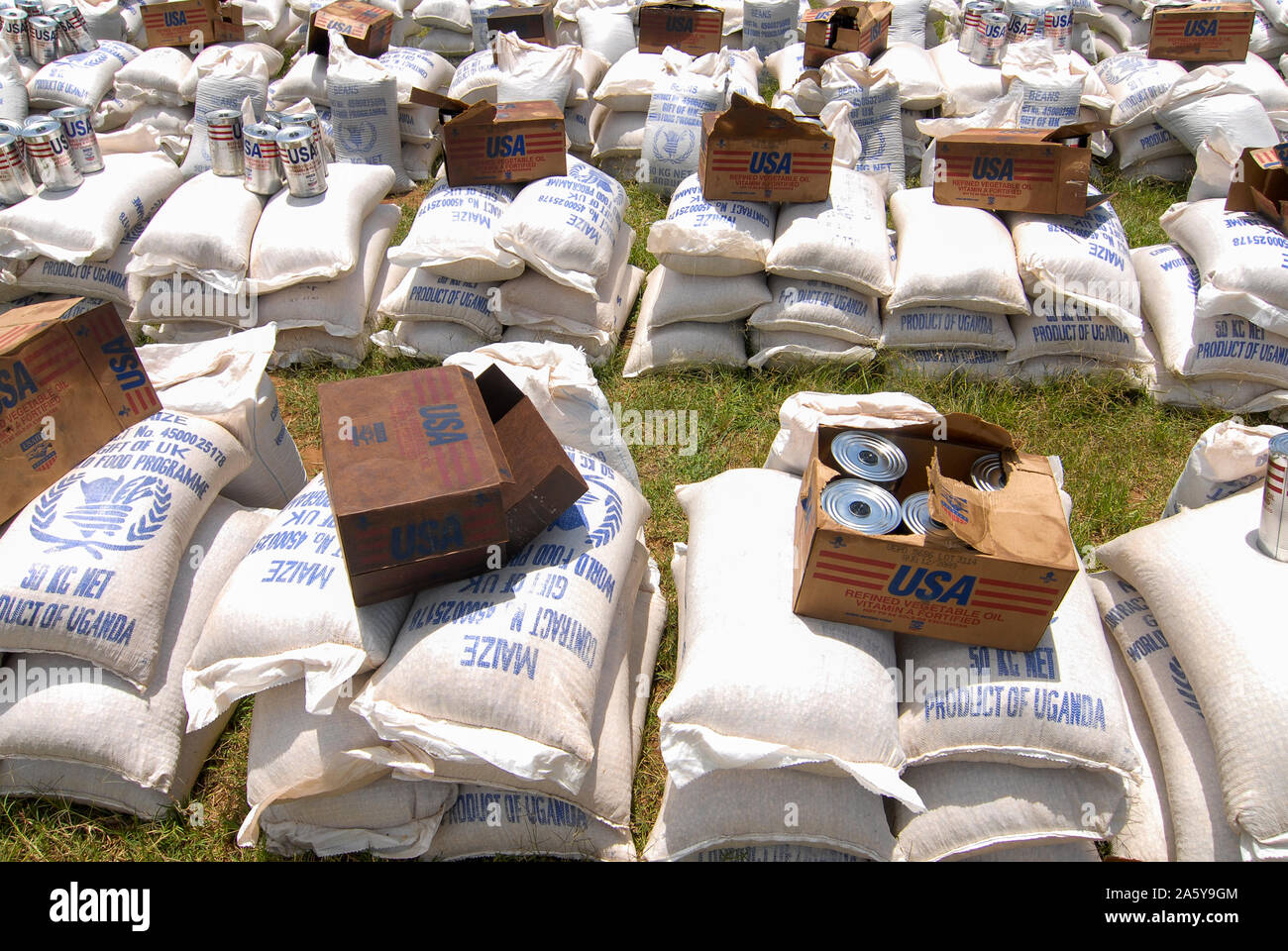 UGANDA, Kitgum , World Food Programme, distribution of UK aid maize and