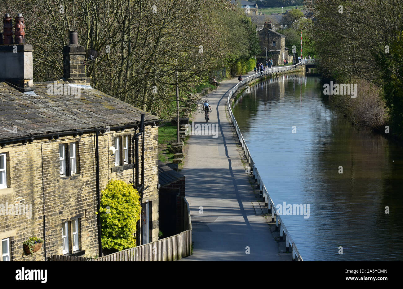 Leeds Liverpool canal, Apperley Bridge, West Yorkshire Stock Photo Alamy