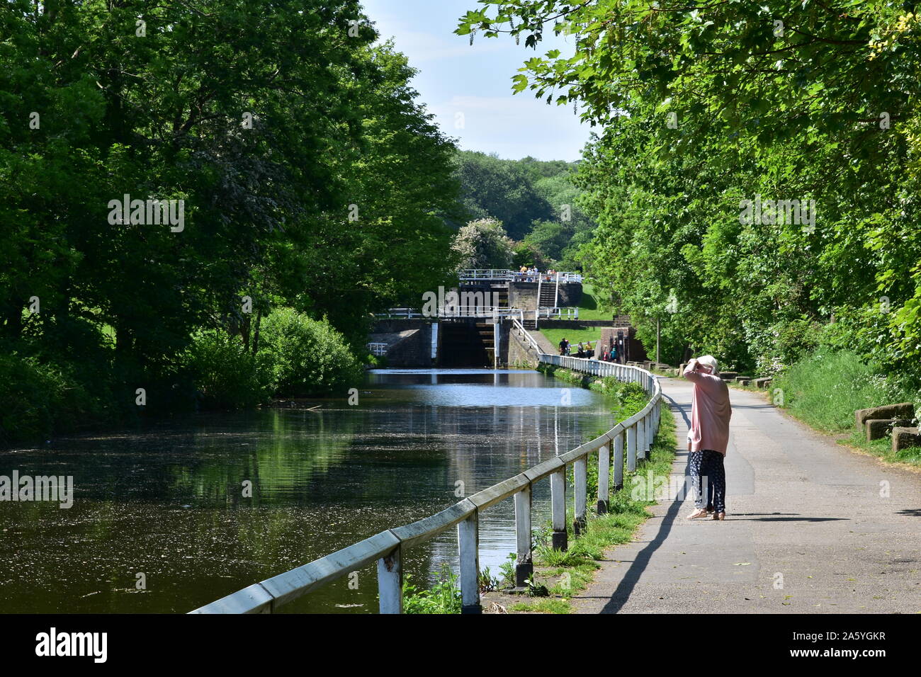 Canal Locks, Apperley Bridge, Leeds Liverpool canal Stock Photo Alamy