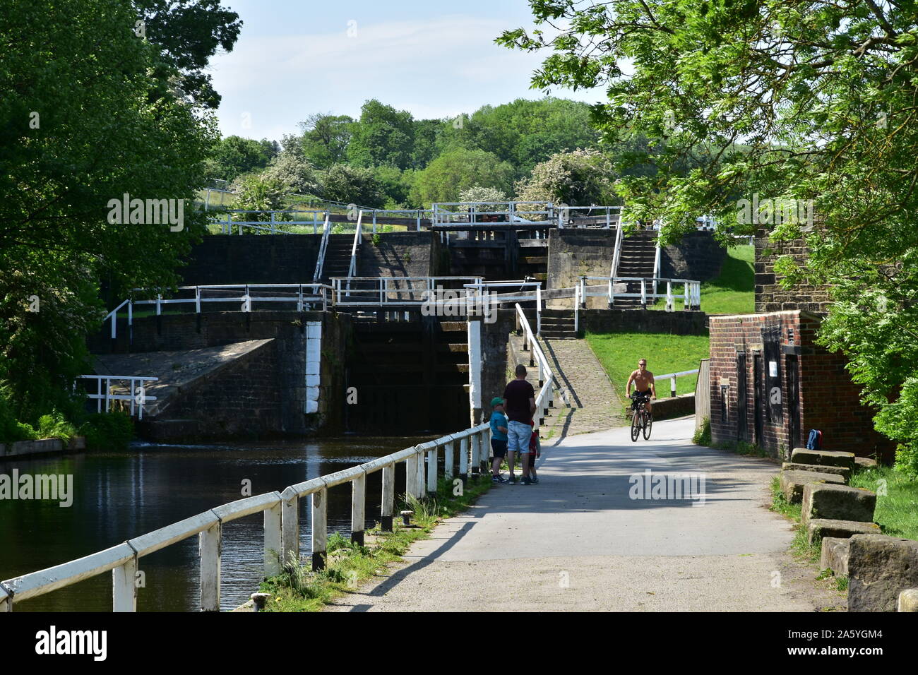 Canal Locks, Apperley Bridge 2, Leeds Liverpool canal Stock Photo Alamy