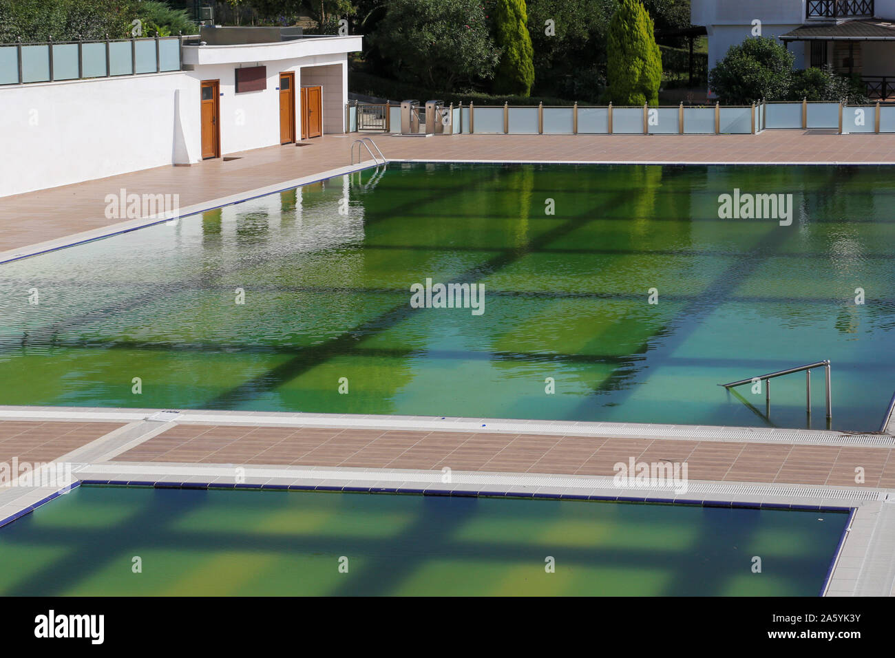 Dirty outdoor pool hires stock photography and images Alamy