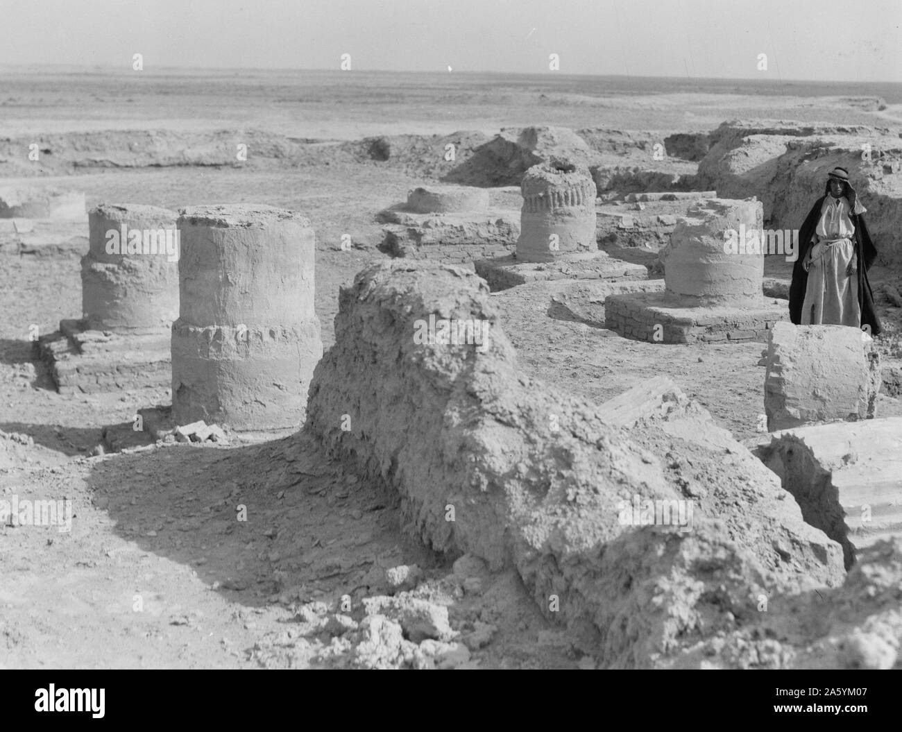 Iraq. Kish. (Tel-Uhaimir) in Mesopotamia, considered to have been located near the modern Tell al-Uhaimir in the Babil Governorate of Iraq, some 12 km east of Babylon and 80 km south of Baghdad.Kish was occupied from the Jemdet Nasr period (ca. 3100 BC), gaining prominence as one of the pre-eminent powers in the region during the early dynastic period Stock Photo