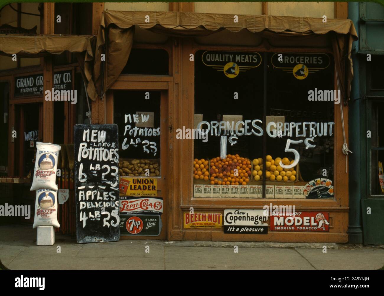 Grand Grocery Company store in Lincoln, Nebraska, USA. 1942. Photograph