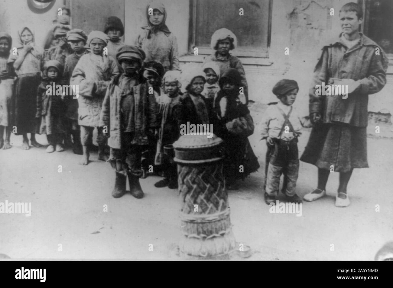 https://c8.alamy.com/comp/2A5YNMD/the-bitter-truth-actual-conditions-in-the-russian-starvation-area-c1921-a-group-of-children-deserted-by-their-parents-when-they-could-no-longer-stand-the-sorry-plight-of-their-young-standing-most-of-them-barefooted-in-the-volga-district-the-centre-of-russias-starvation-area-2A5YNMD.jpg