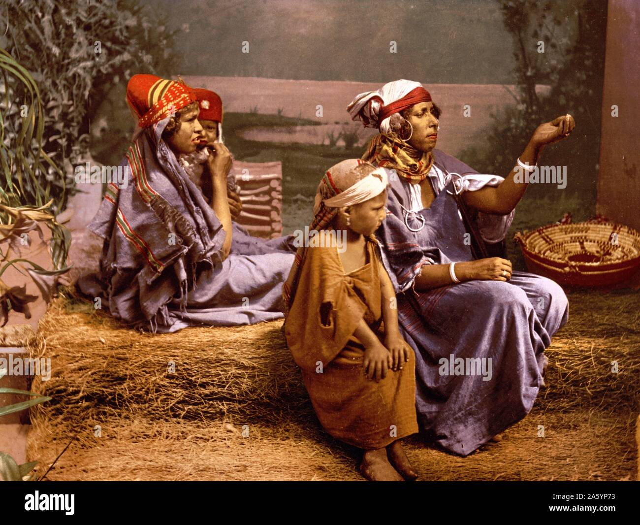 Bedouin beggars and children, Tunis, Tunisia 1899 Stock Photo