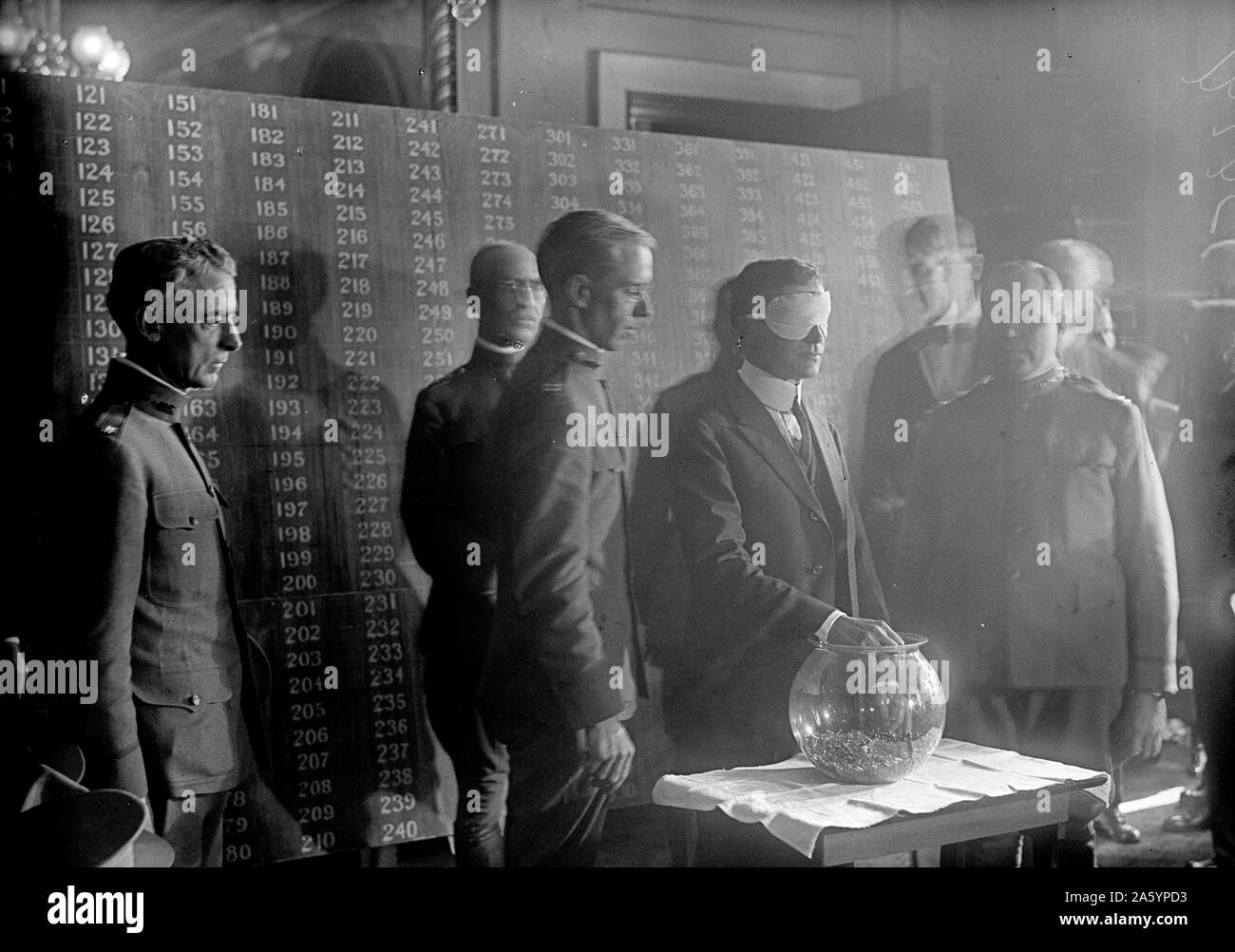 Photograph of a World War One draft lottery, USA. Three registrations occurred between 1917 and 1918. The 1st was held 5 Jun 1917 for men ages 21-31. Dated 1917 Stock Photo