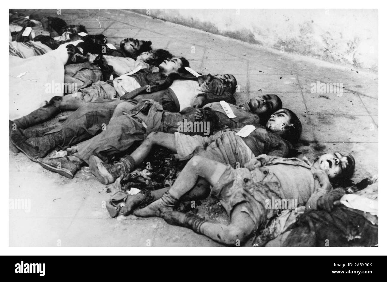 Spanish Civil War, 1938 bodies of several children killed during a nationalist air raid on Barcelona Stock Photo