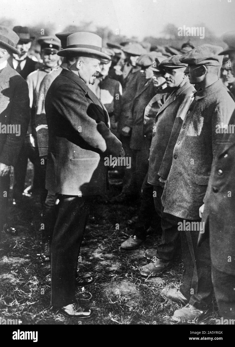 President Ebert of Germany, greeting returned German prisoners after World War one 1920 Stock Photo