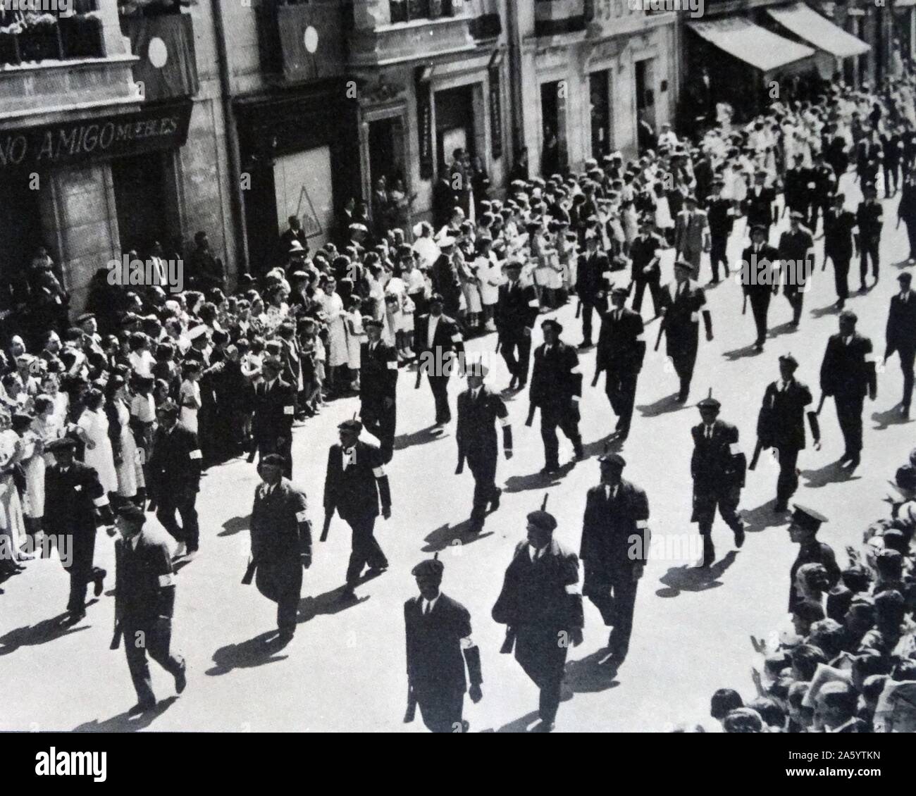 Militia men march through a town in Spain during the Spanish Civil War Stock Photo
