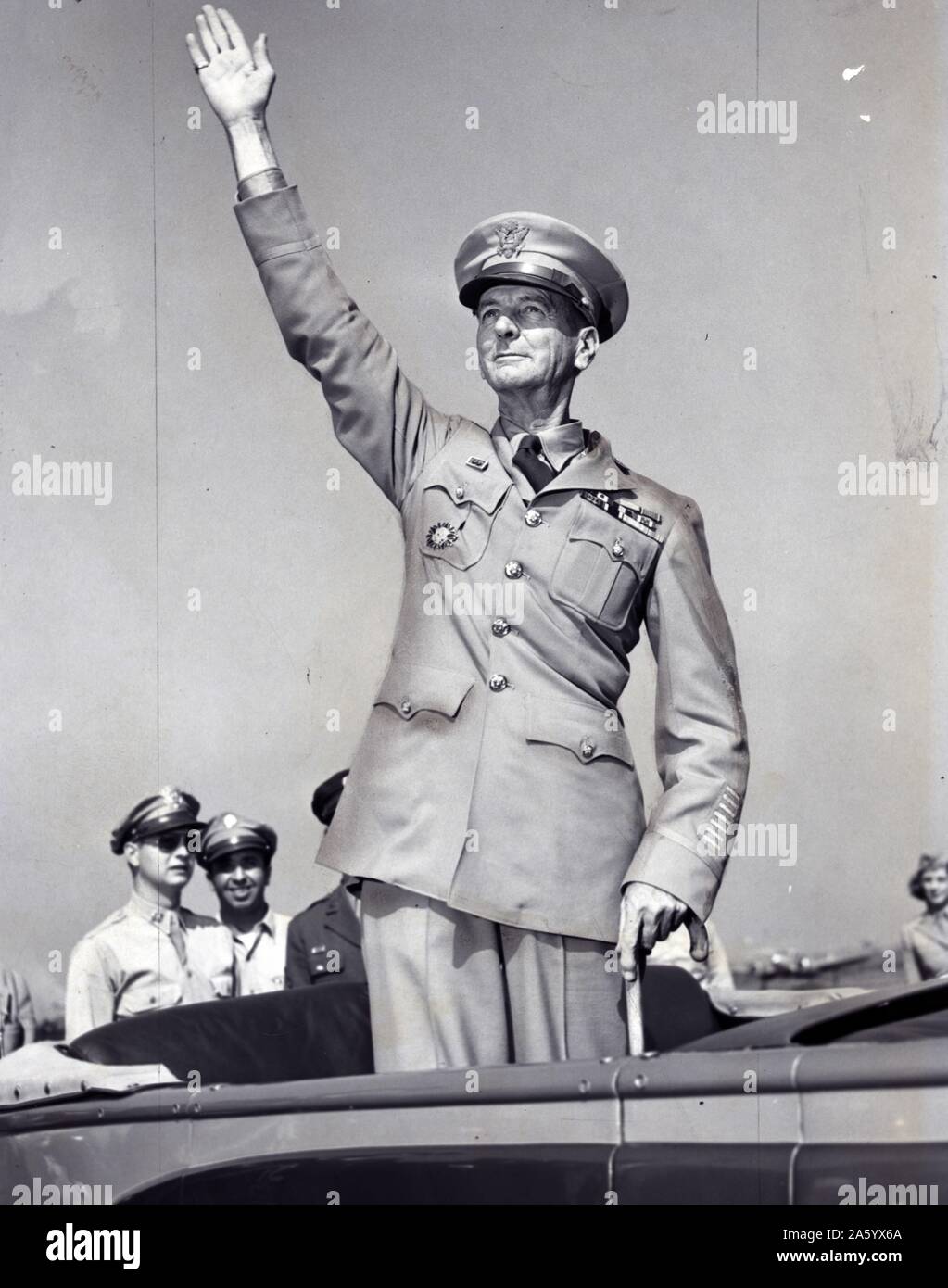 General Wainwright, standing in car, waving to crowd gathered at La Guardia field 1945. Jonathan Mayhew 'Skinny' Wainwright IV (August 23, 1883 – September 2, 1953) was a career American army officer and the commander of Allied forces in the Philippines at the time of their surrender to the Empire of Japan during World War II Stock Photo