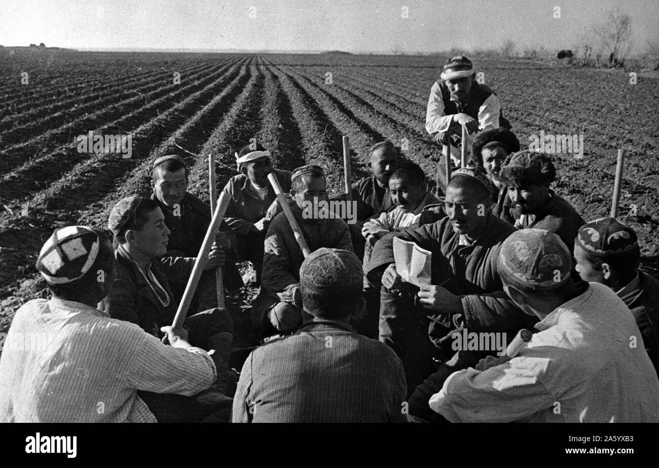 Photograph of Uzbek collective farmers discussing work of spring sowing in the USSR. Dated 1941 Stock Photo