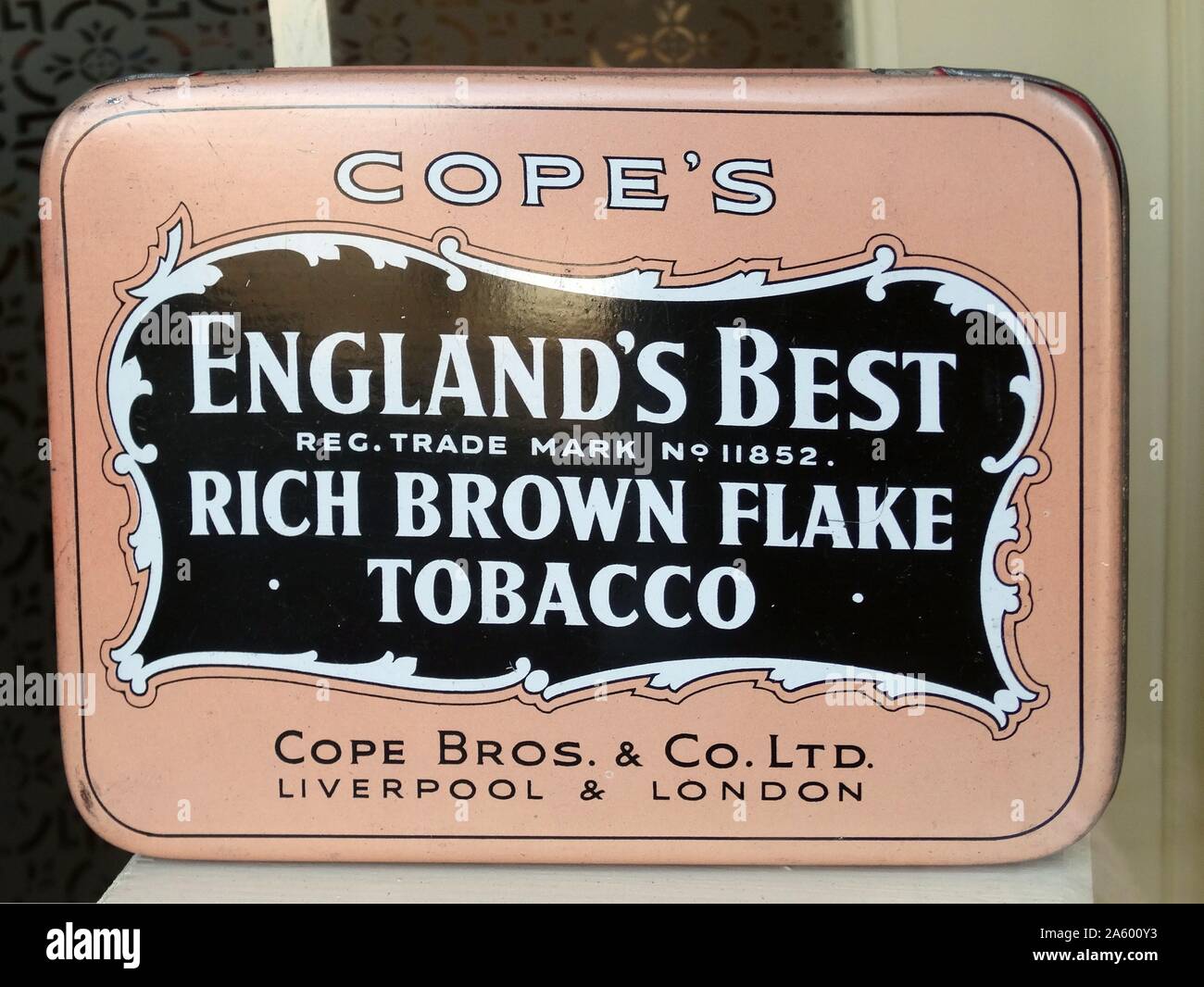 english rolling tobacco Tin of shredded tobacco for rolling hand made cigarettes; English 1915-1925  Stock Photo