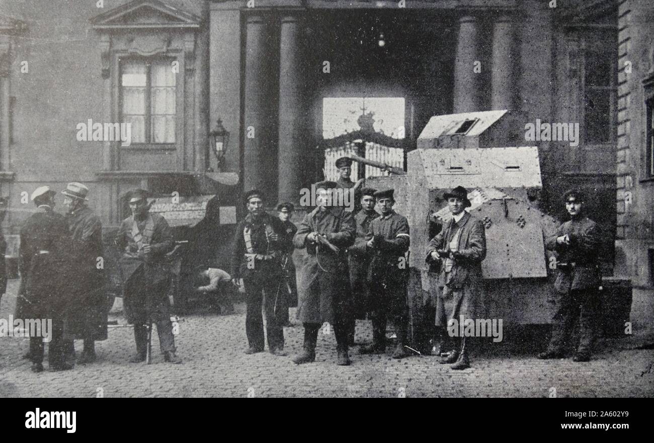 Communist rebels gather in Berlin 9th November 1918 Stock Photo