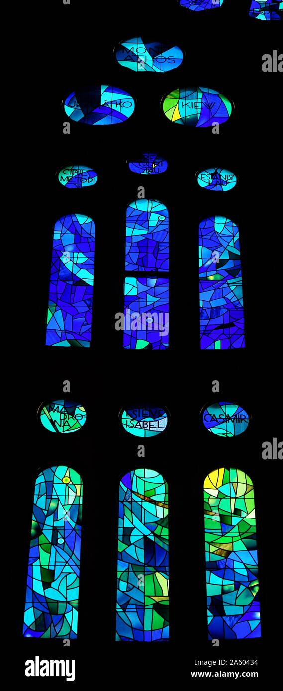Stained glass window at the Basílica i Temple Expiatori de la Sagrada Família, a Roman Catholic church in Barcelona, designed by Spanish architect Antoni Gaudí (1852–1926). Dated 21st Century Stock Photo