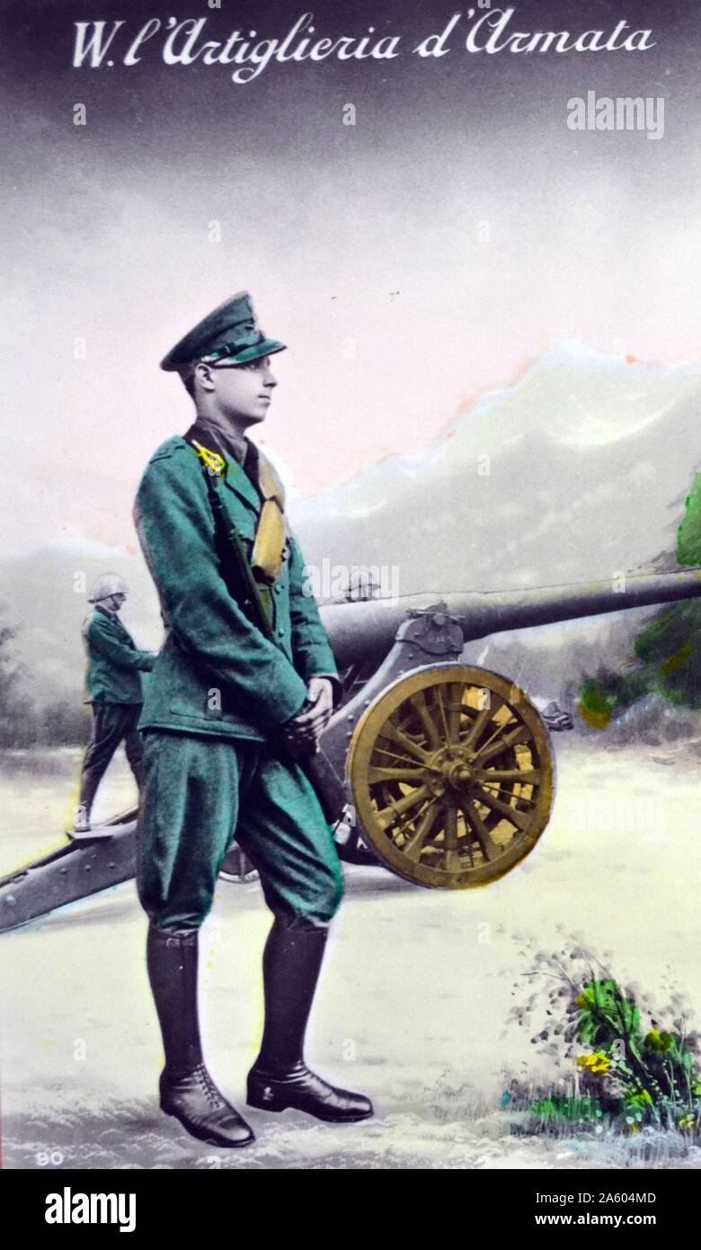 Italian world War Two postcard showing an artillery canon with an officer 1940 Stock Photo