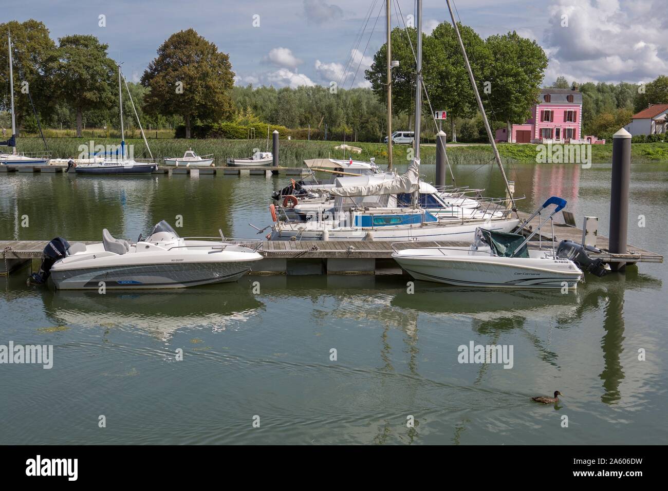 france-somme-baie-de-somme-saint-valery-sur-somme-entrance-of-the