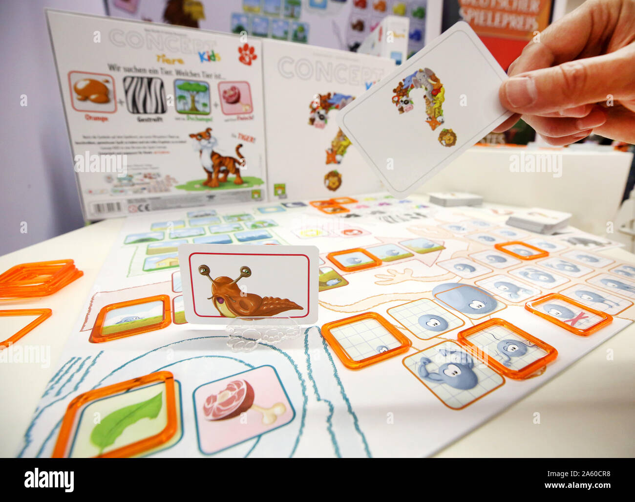 Essen, Germany. 23rd Oct, 2019. During the presentation of new products at  the "Spiel '19" trade fair, a stand employee explains the "Concept Kids"  (Asmodee) game, winner of the German Children's Games